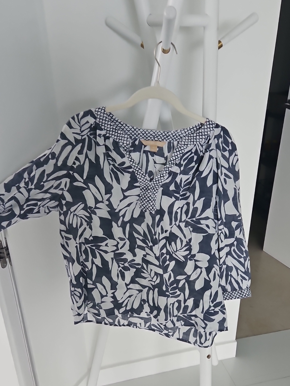 Hope & Harlow Floral Blouse in Blue & White Size Large